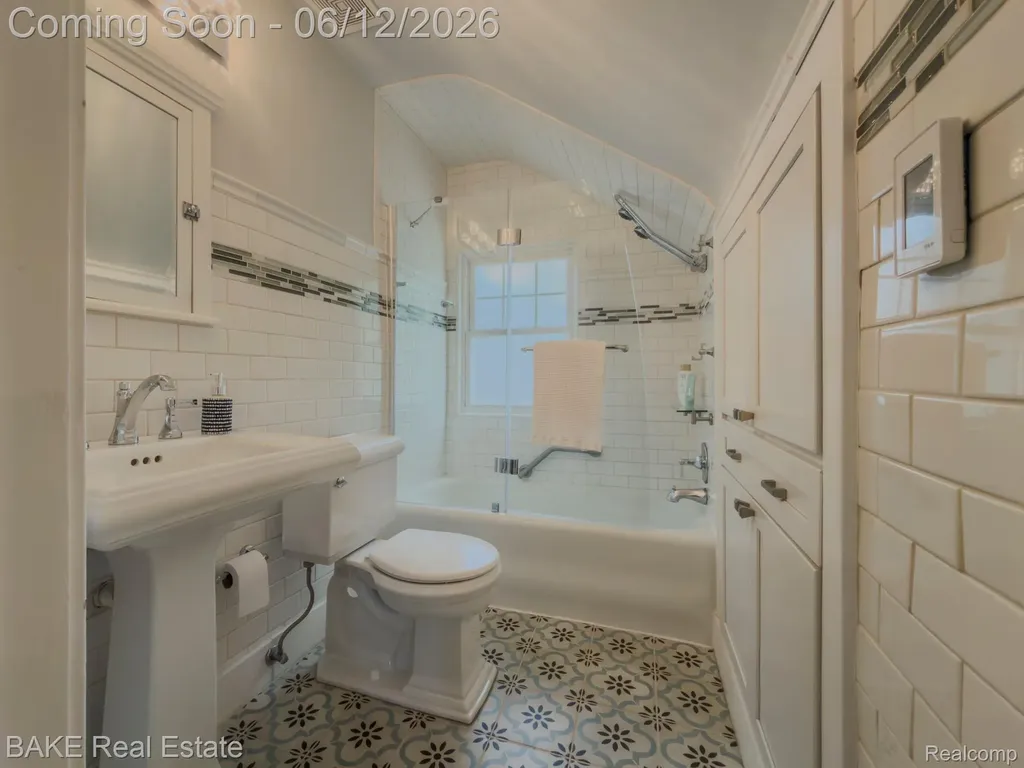 675 W Hazelhurst Street Ferndale City MI 48220
