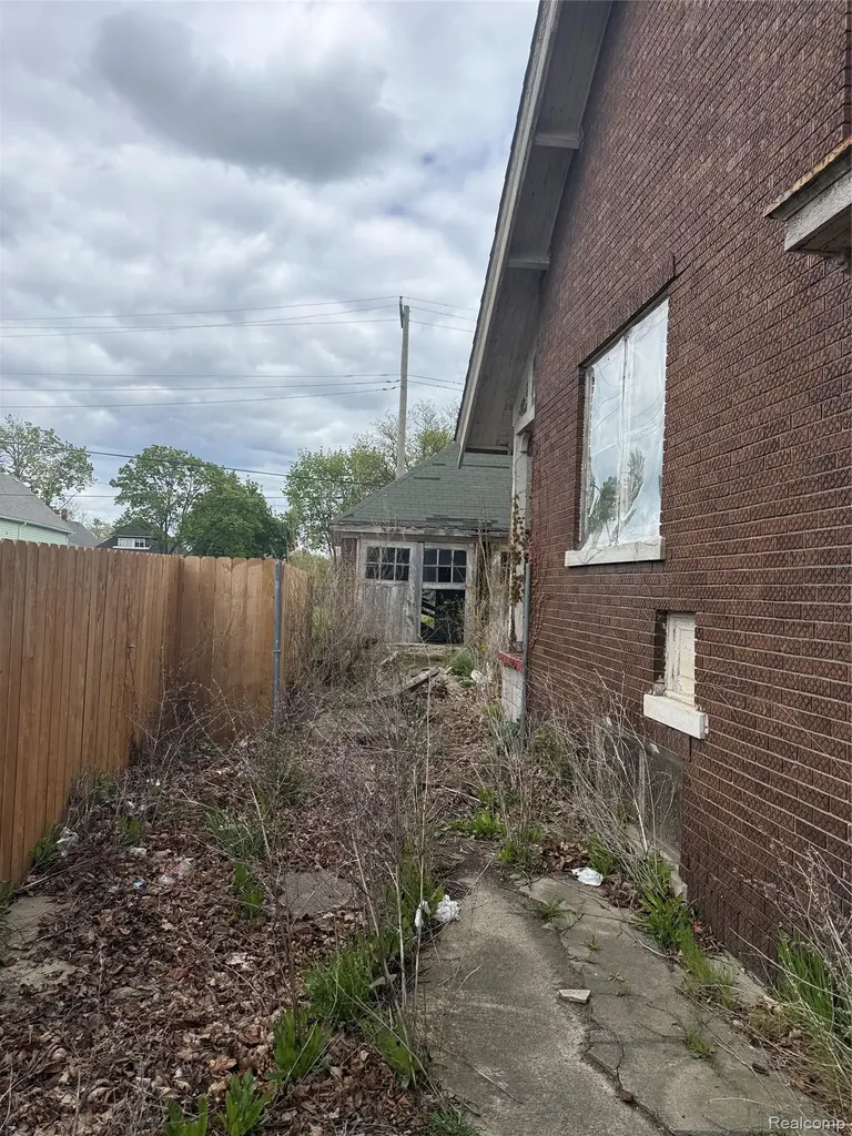 4420 Burns Street Detroit City MI 48214