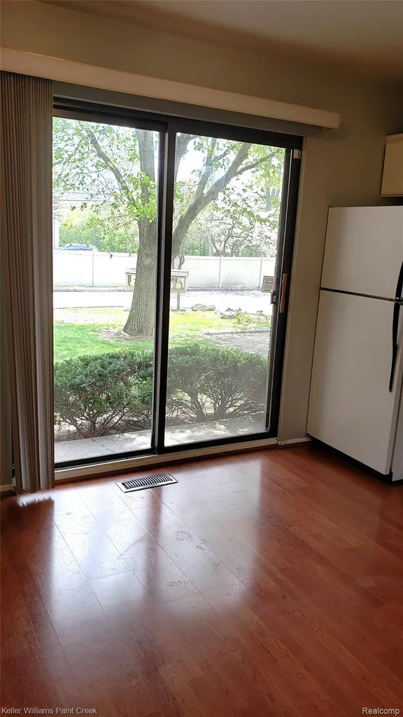 5872 Vassar West Bloomfield Charter Township MI 48322