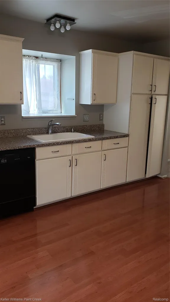 5872 Vassar West Bloomfield Charter Township MI 48322