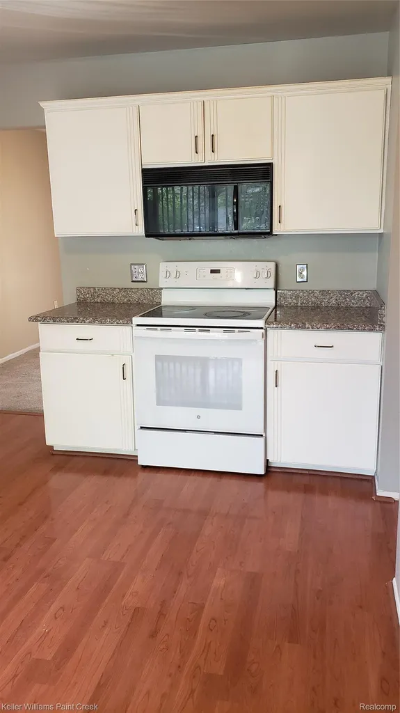 5872 Vassar West Bloomfield Charter Township MI 48322