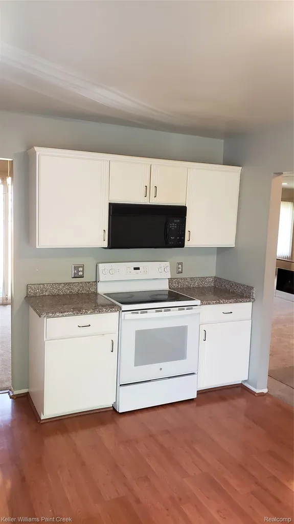 5872 Vassar West Bloomfield Charter Township MI 48322