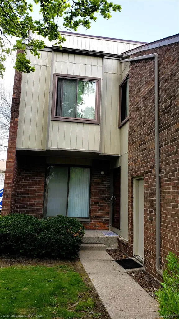 5872 Vassar West Bloomfield Charter Township MI 48322