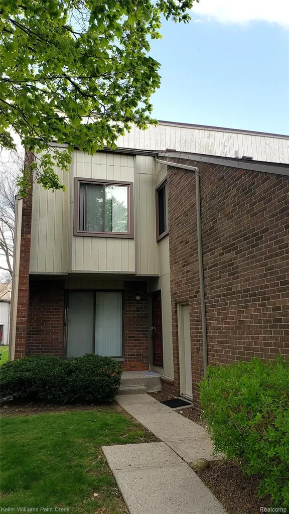 5872 Vassar West Bloomfield Charter Township MI 48322