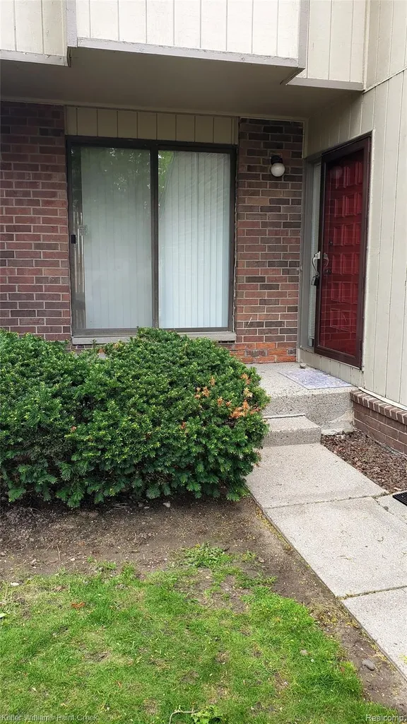 5872 Vassar West Bloomfield Charter Township MI 48322