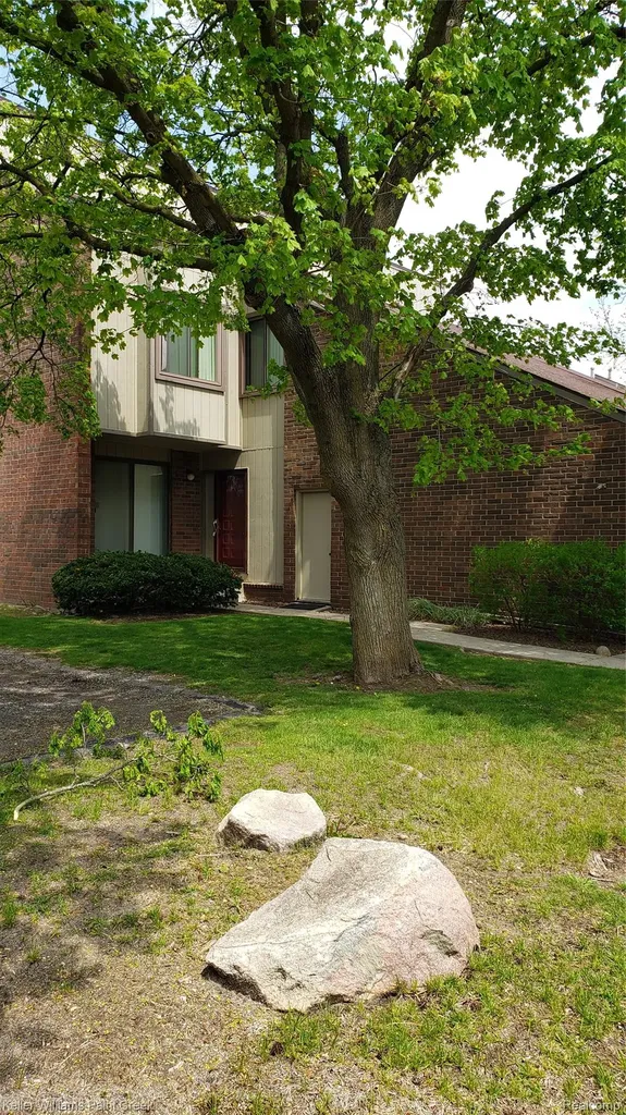 5872 Vassar West Bloomfield Charter Township MI 48322