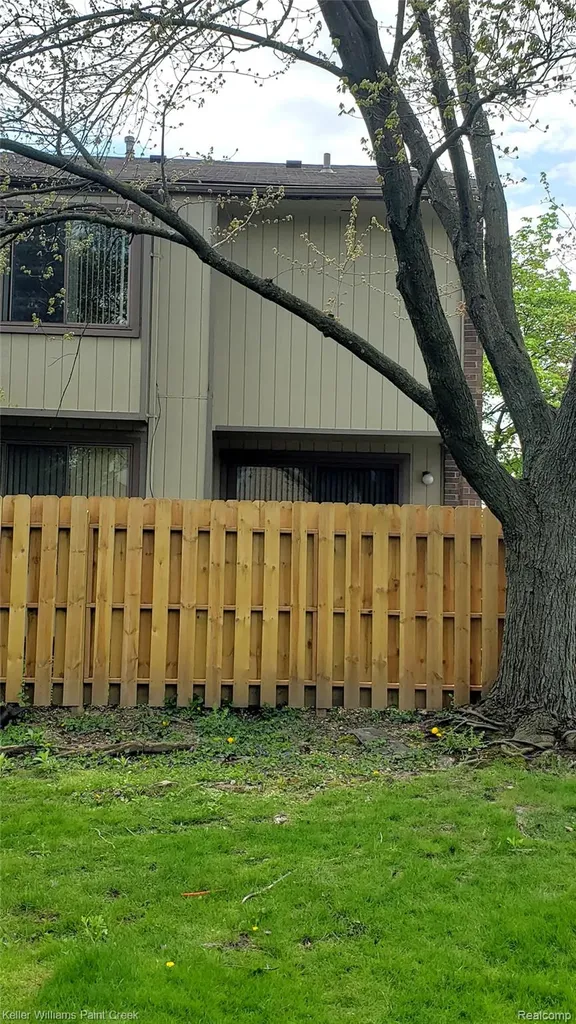 5872 Vassar West Bloomfield Charter Township MI 48322