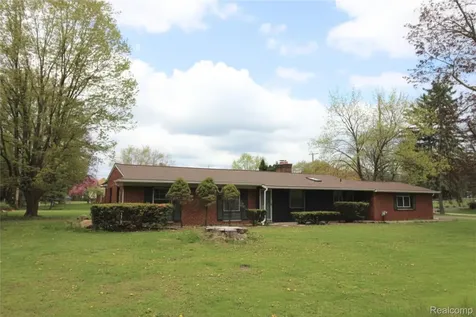 1239 Ashover Drive Bloomfield Charter Township MI 48304