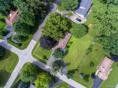 1239 Ashover Drive Bloomfield Charter Township MI 48304
