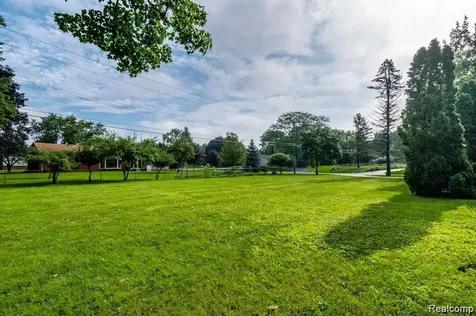 1239 Ashover Drive Bloomfield Charter Township MI 48304