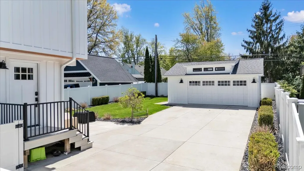 332 Highland Avenue Rochester City MI 48307