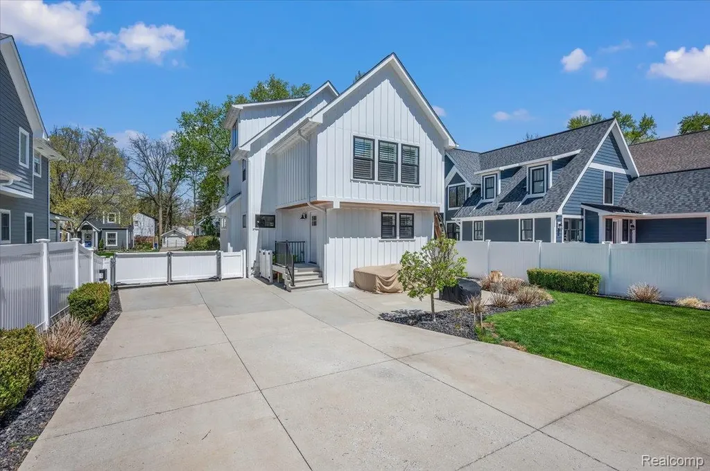 332 Highland Avenue Rochester City MI 48307