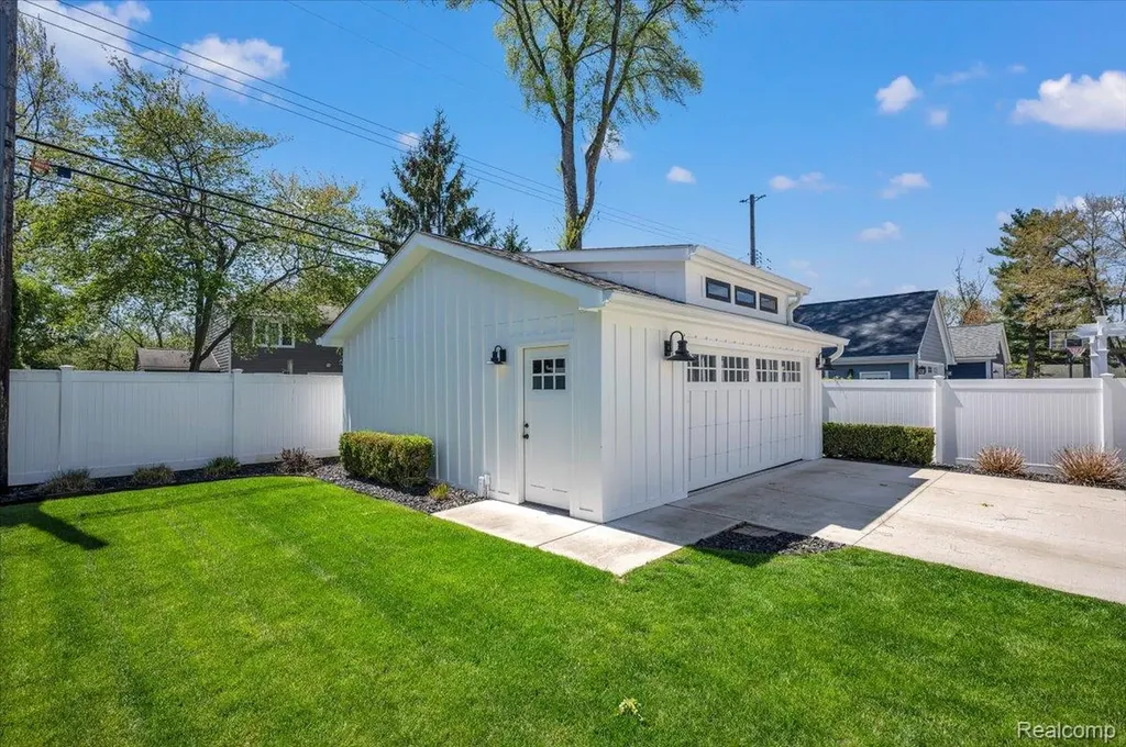 332 Highland Avenue Rochester City MI 48307