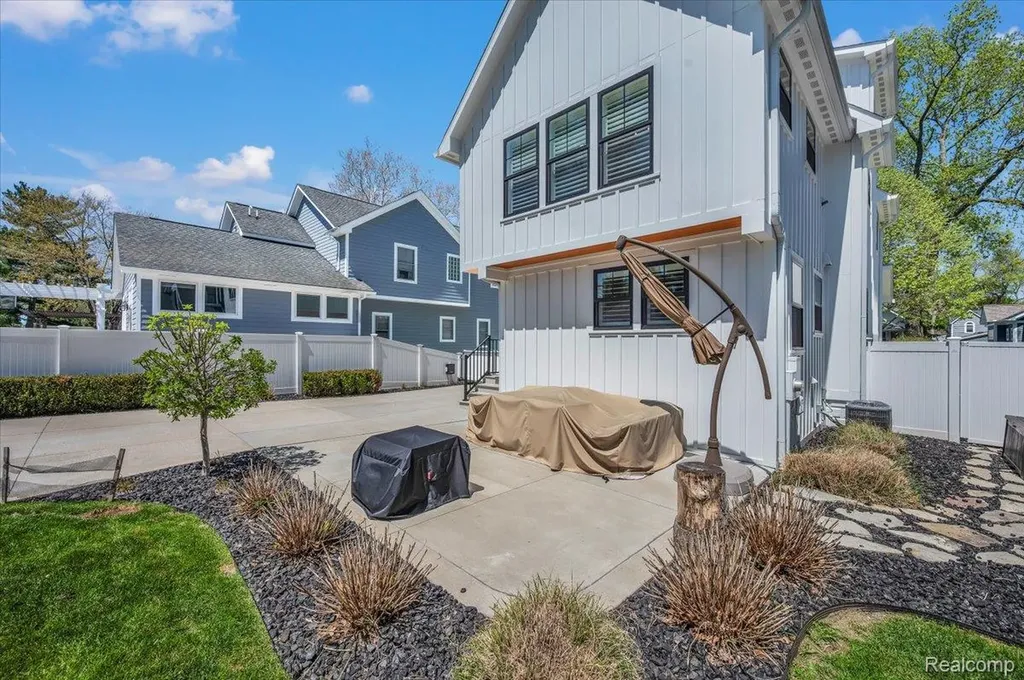 332 Highland Avenue Rochester City MI 48307