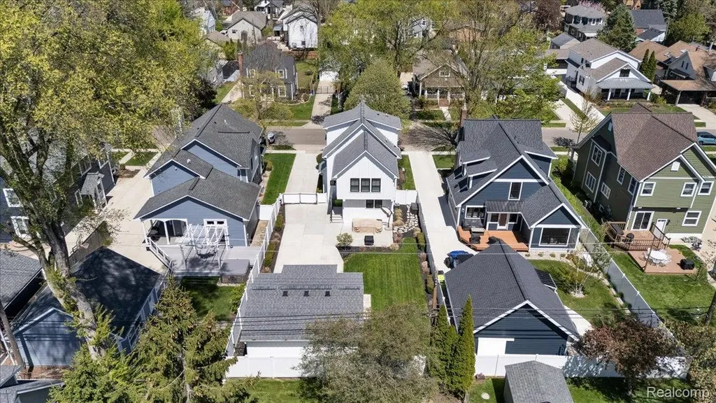 332 Highland Avenue Rochester City MI 48307