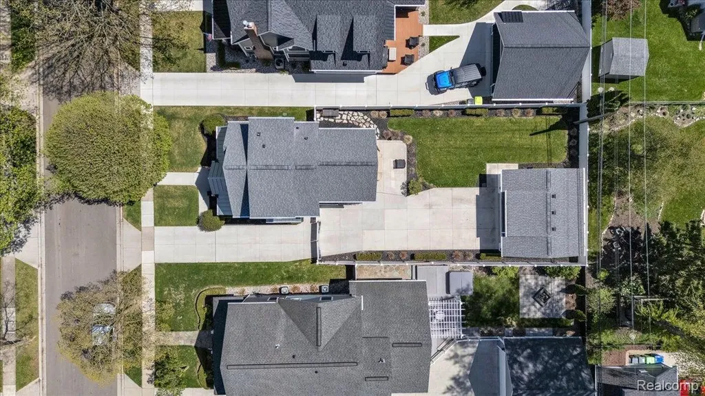 332 Highland Avenue Rochester City MI 48307