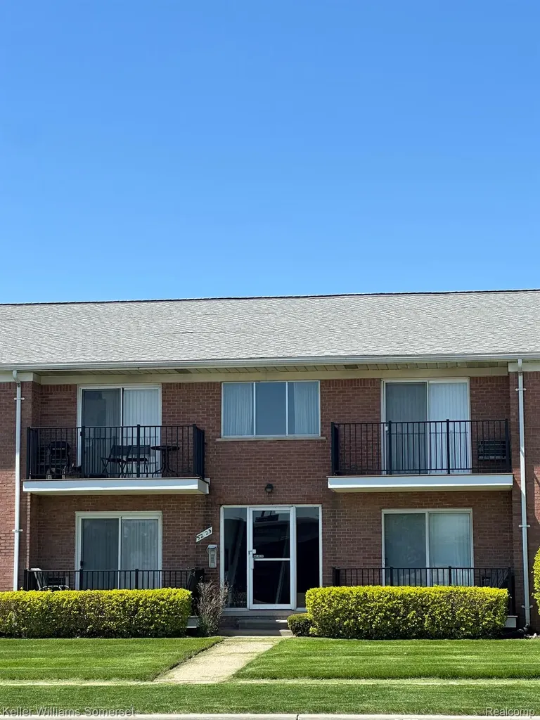 32125 Beaconsfield Street Roseville City MI 48066