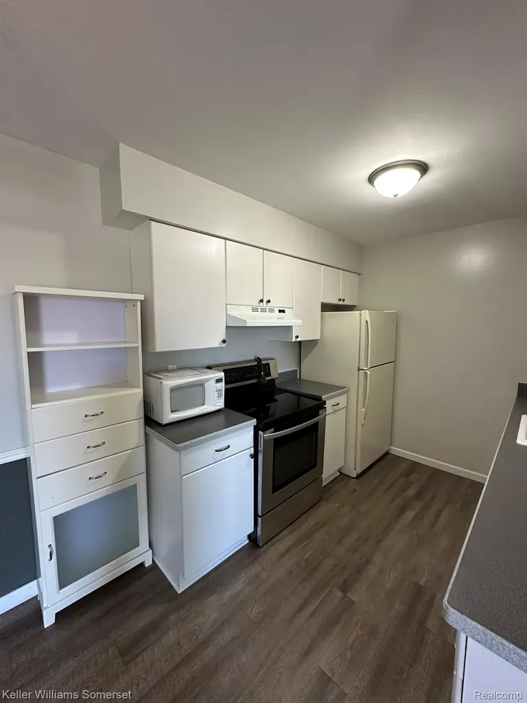 32125 Beaconsfield Street Roseville City MI 48066