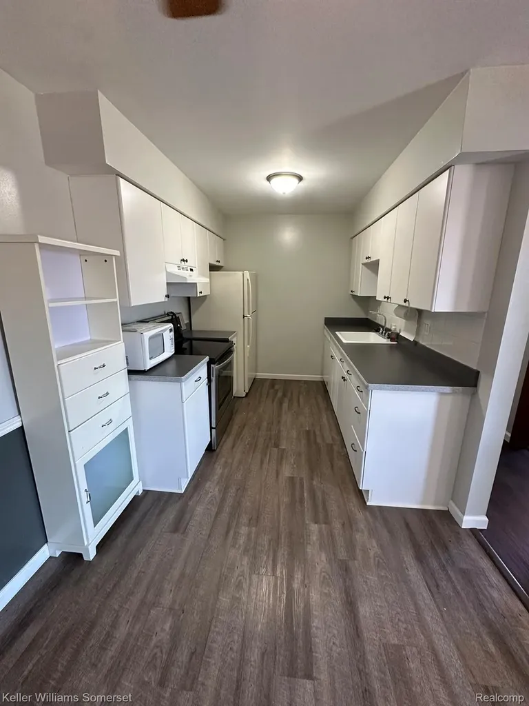 32125 Beaconsfield Street Roseville City MI 48066