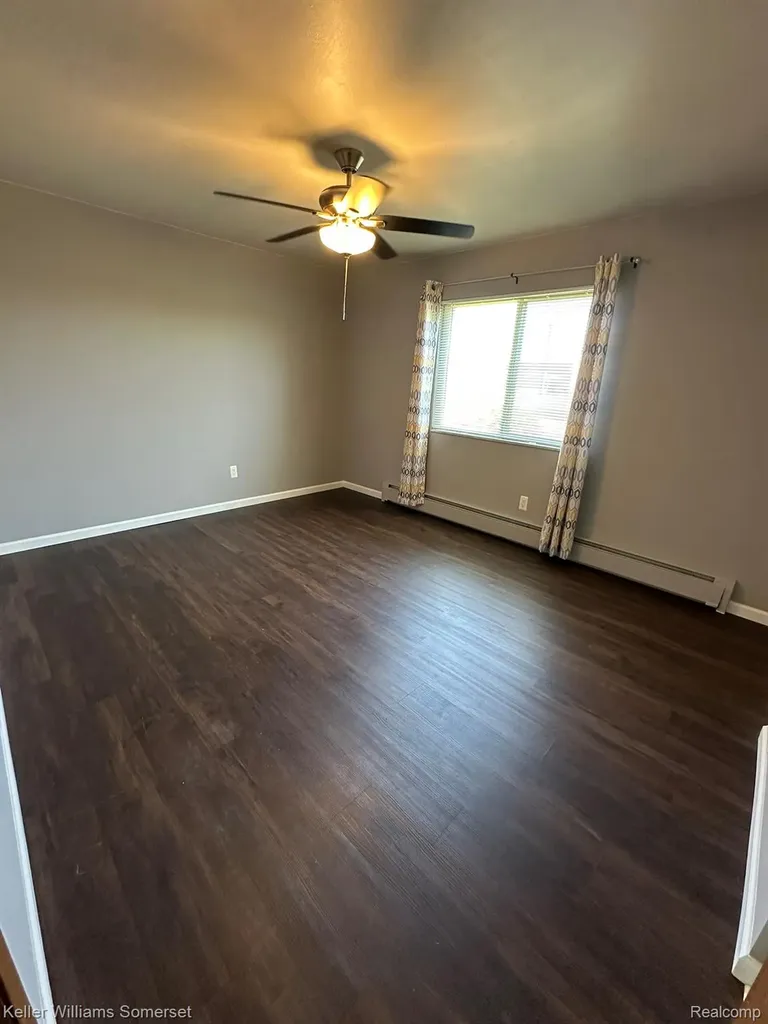 32125 Beaconsfield Street Roseville City MI 48066