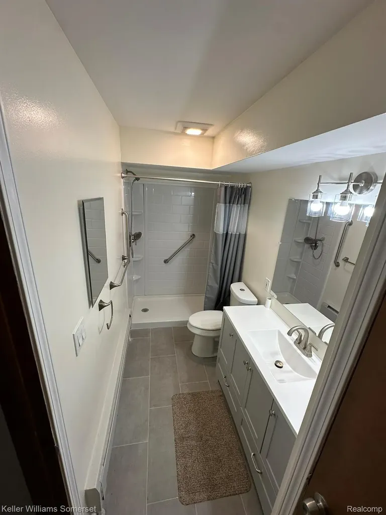 32125 Beaconsfield Street Roseville City MI 48066