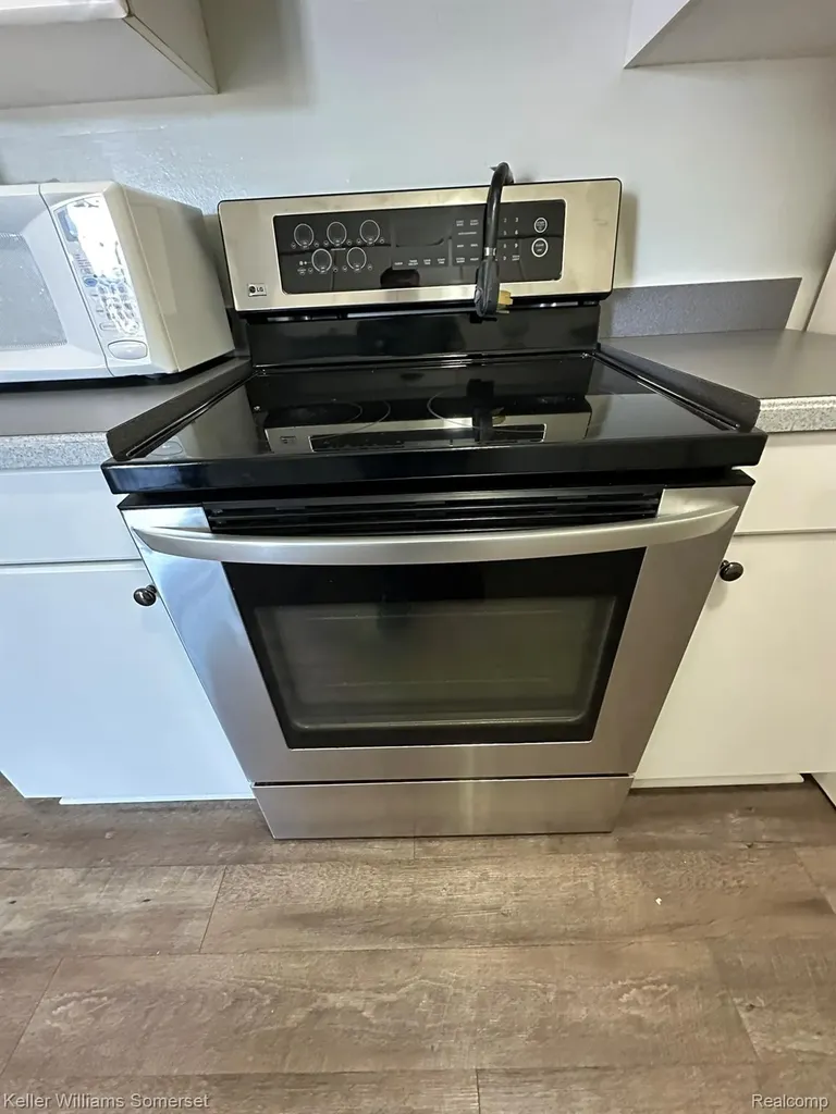 32125 Beaconsfield Street Roseville City MI 48066