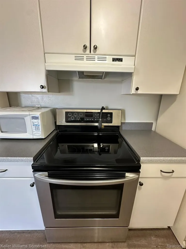 32125 Beaconsfield Street Roseville City MI 48066