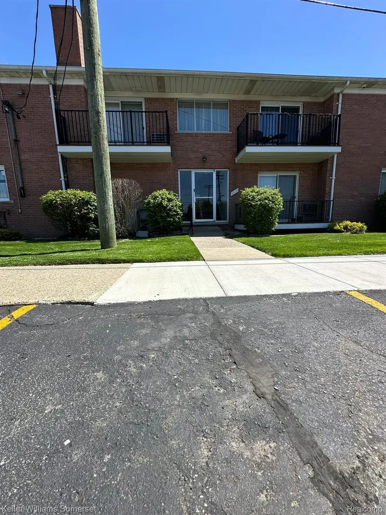 32125 Beaconsfield Street Roseville City MI 48066