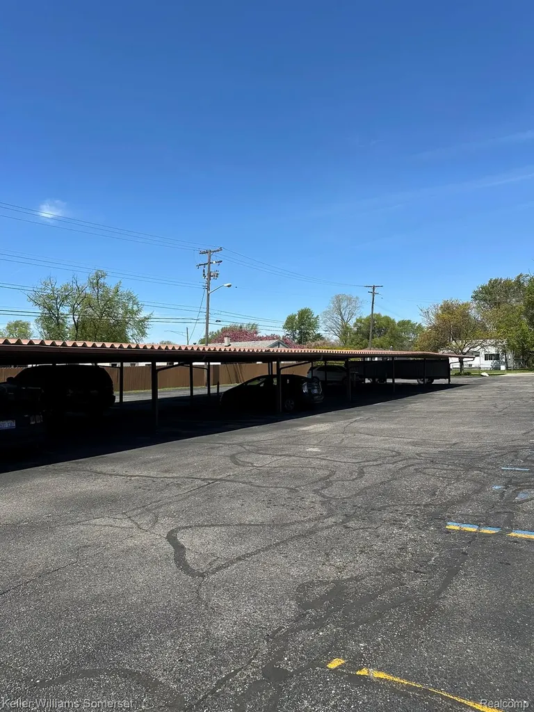 32125 Beaconsfield Street Roseville City MI 48066