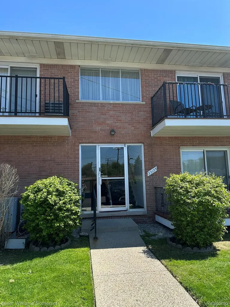 32125 Beaconsfield Street Roseville City MI 48066