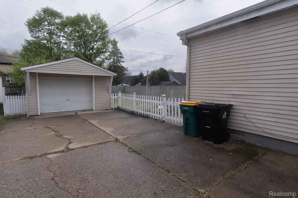 20804 Rensselaer Street Farmington Hills City MI 48336