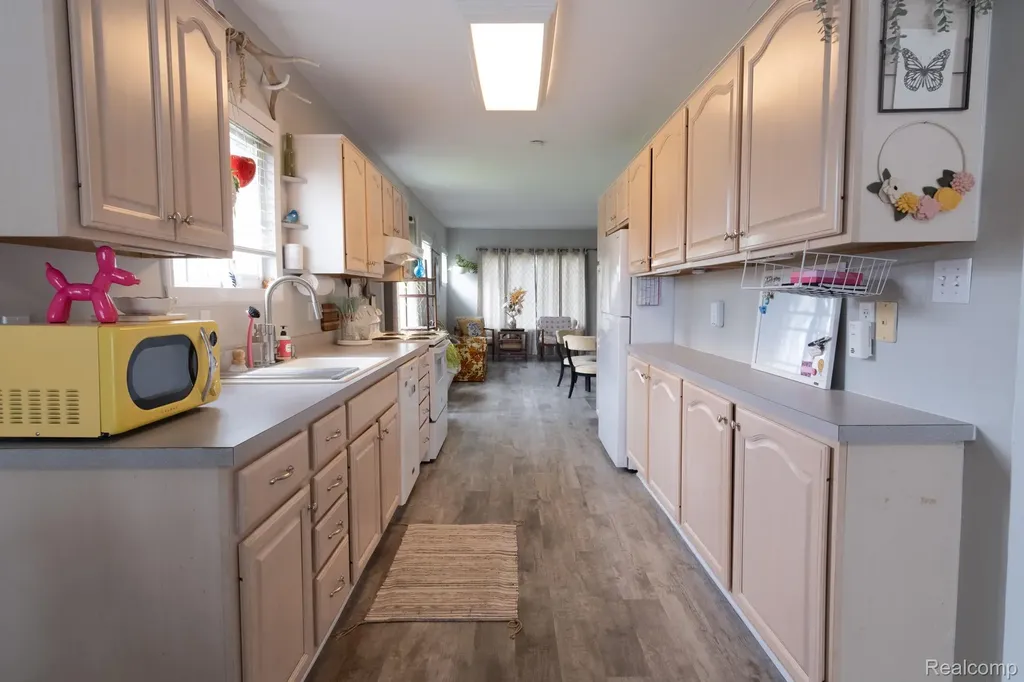 20804 Rensselaer Street Farmington Hills City MI 48336