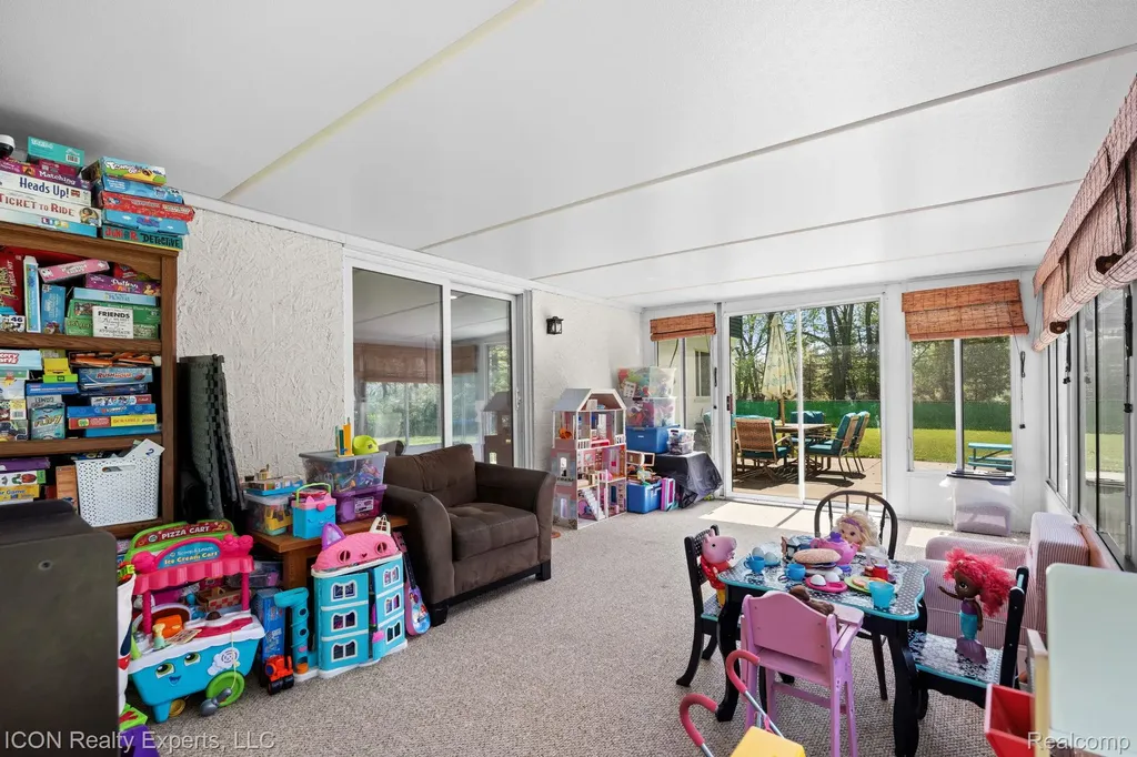 23516 Kim Drive Clinton Charter Township MI 48035