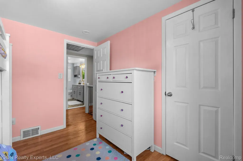 23516 Kim Drive Clinton Charter Township MI 48035
