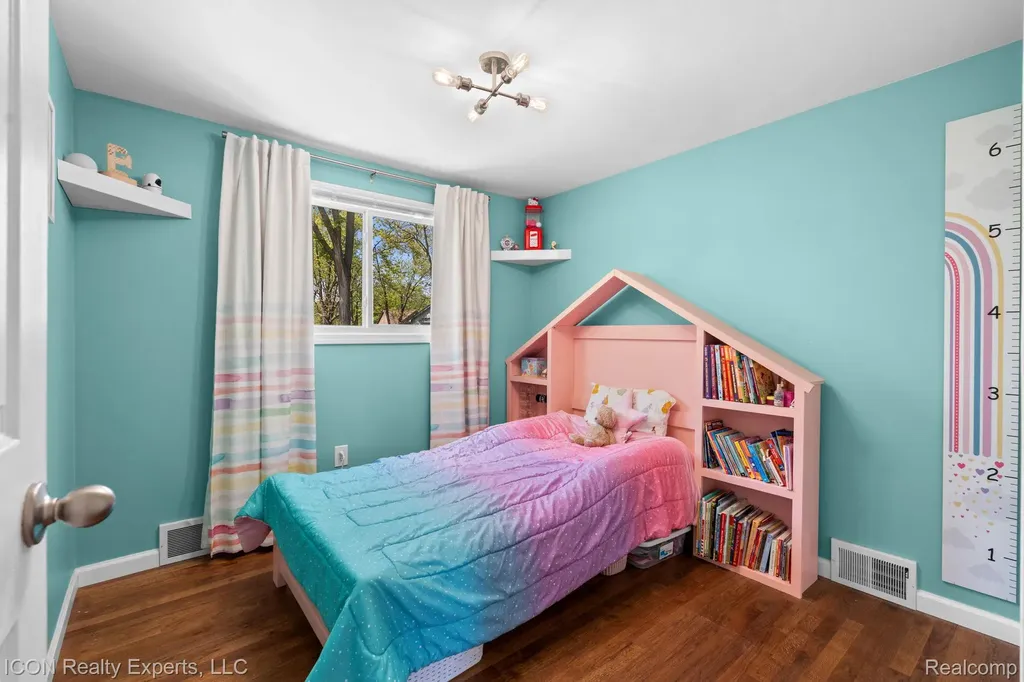 23516 Kim Drive Clinton Charter Township MI 48035