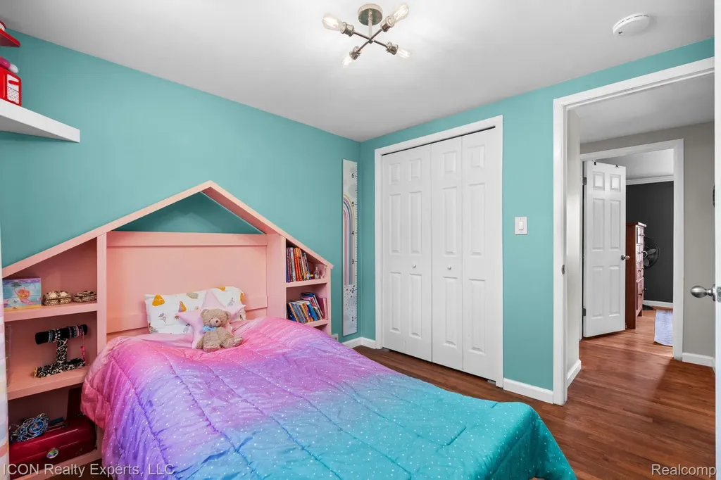 23516 Kim Drive Clinton Charter Township MI 48035