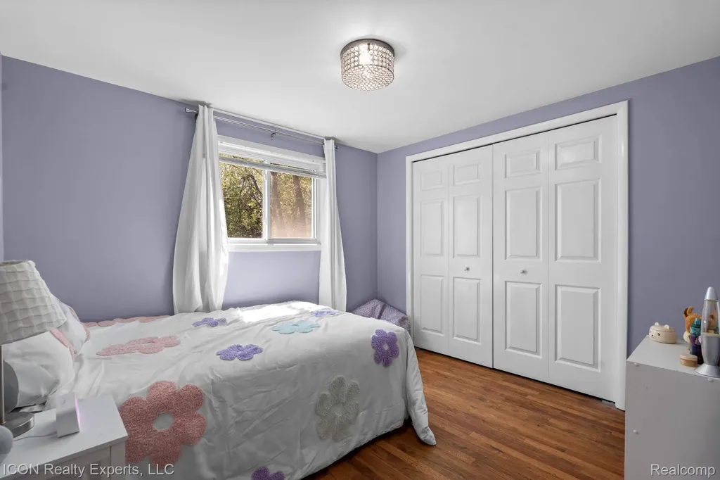 23516 Kim Drive Clinton Charter Township MI 48035