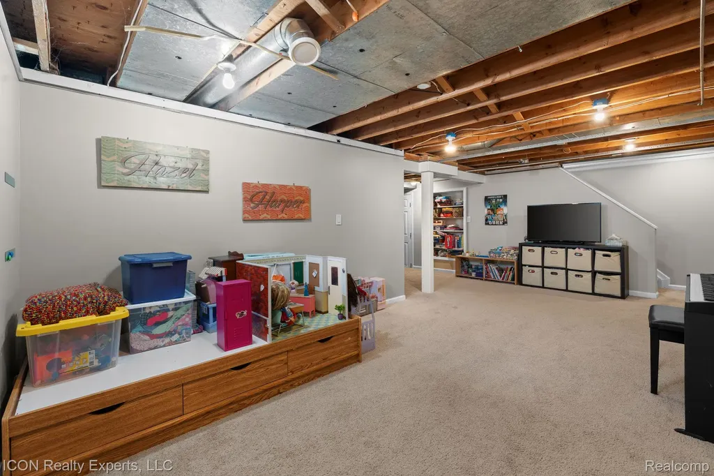 23516 Kim Drive Clinton Charter Township MI 48035