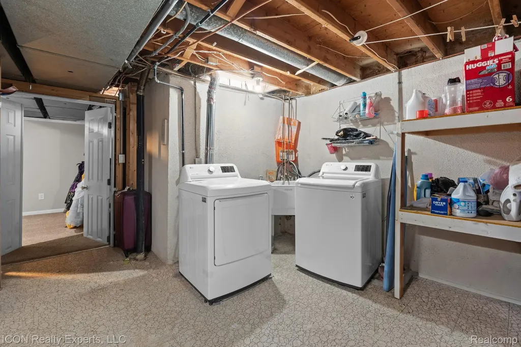 23516 Kim Drive Clinton Charter Township MI 48035