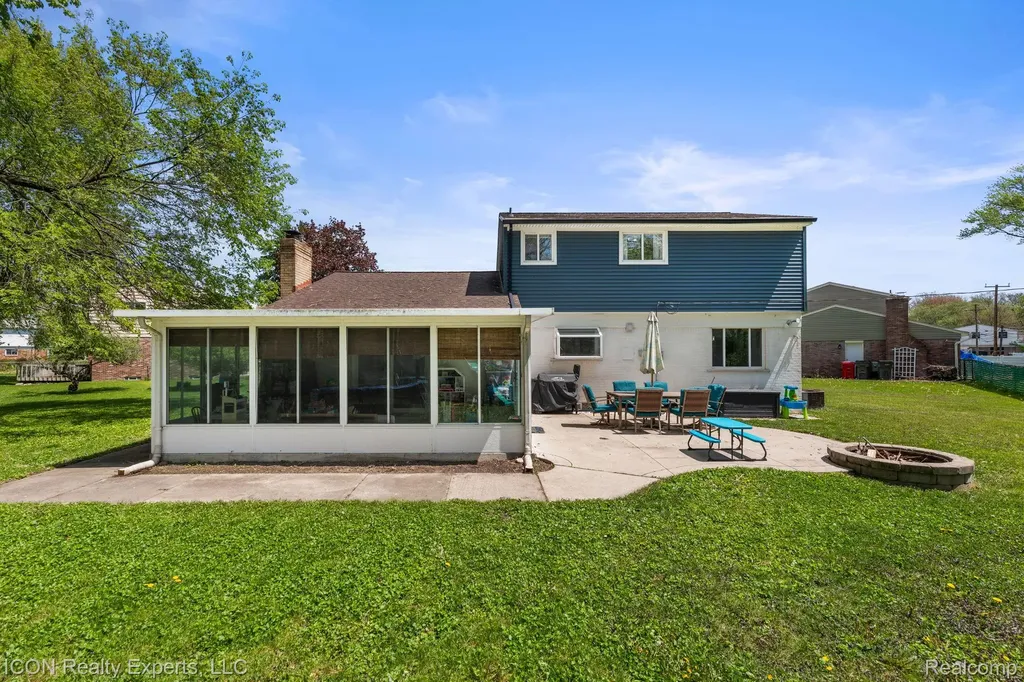 23516 Kim Drive Clinton Charter Township MI 48035