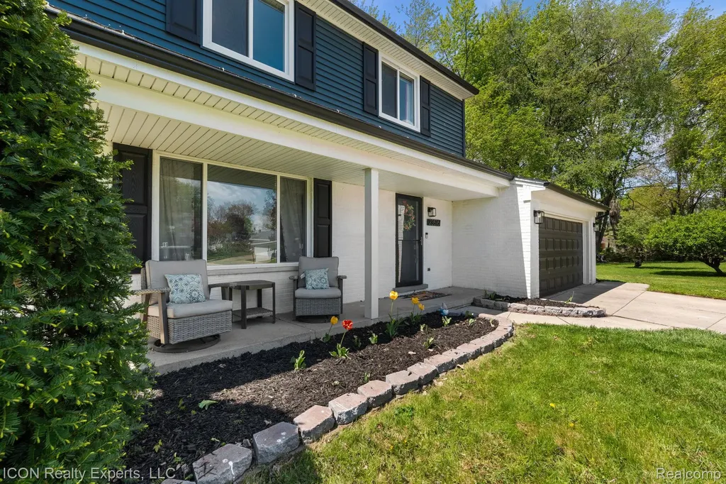 23516 Kim Drive Clinton Charter Township MI 48035