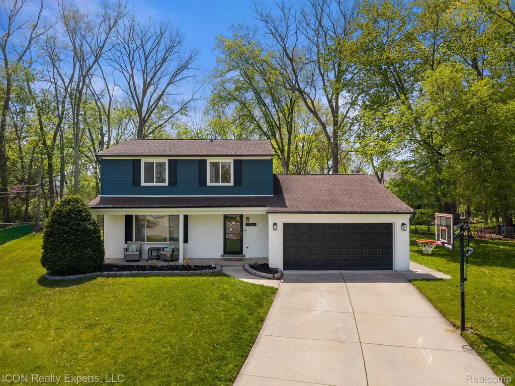23516 Kim Drive Clinton Charter Township MI 48035