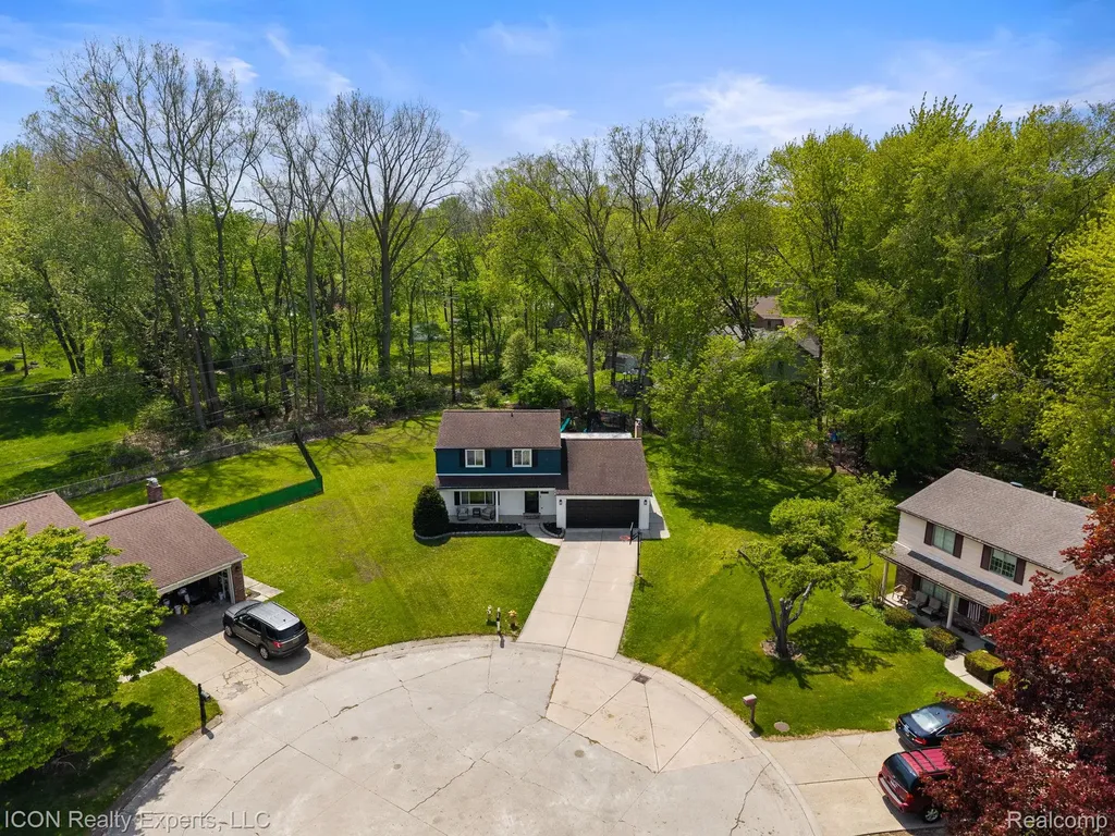 23516 Kim Drive Clinton Charter Township MI 48035