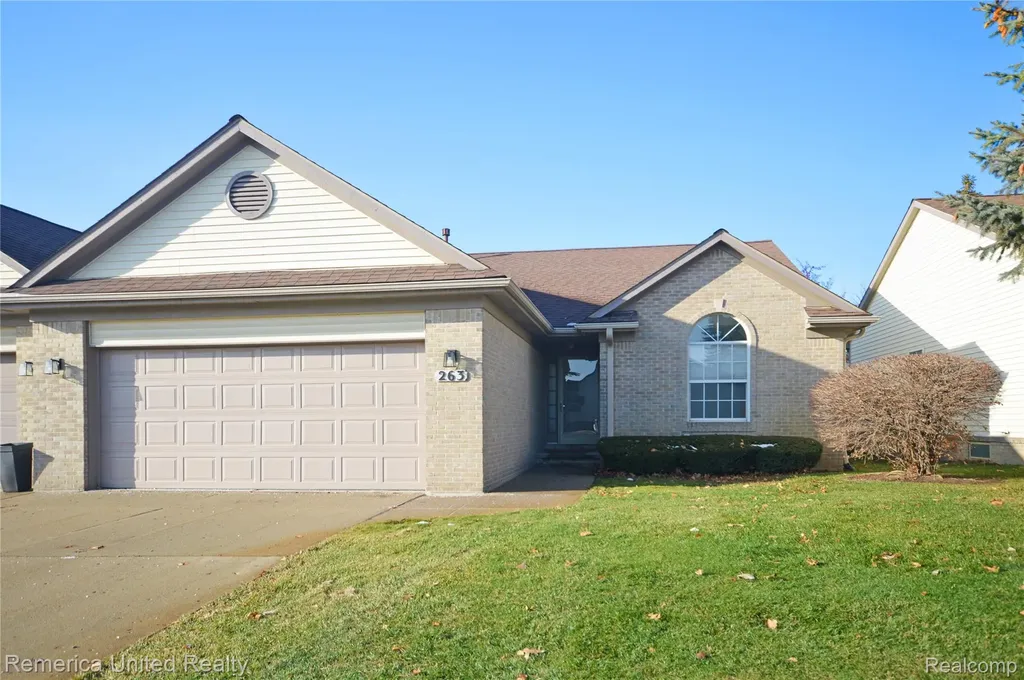 263 Whispering Hill Commerce Charter Township MI 48390