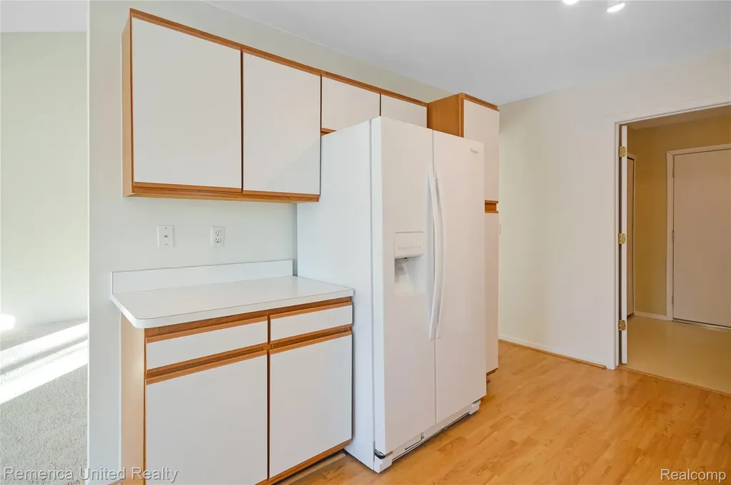 263 Whispering Hill Commerce Charter Township MI 48390