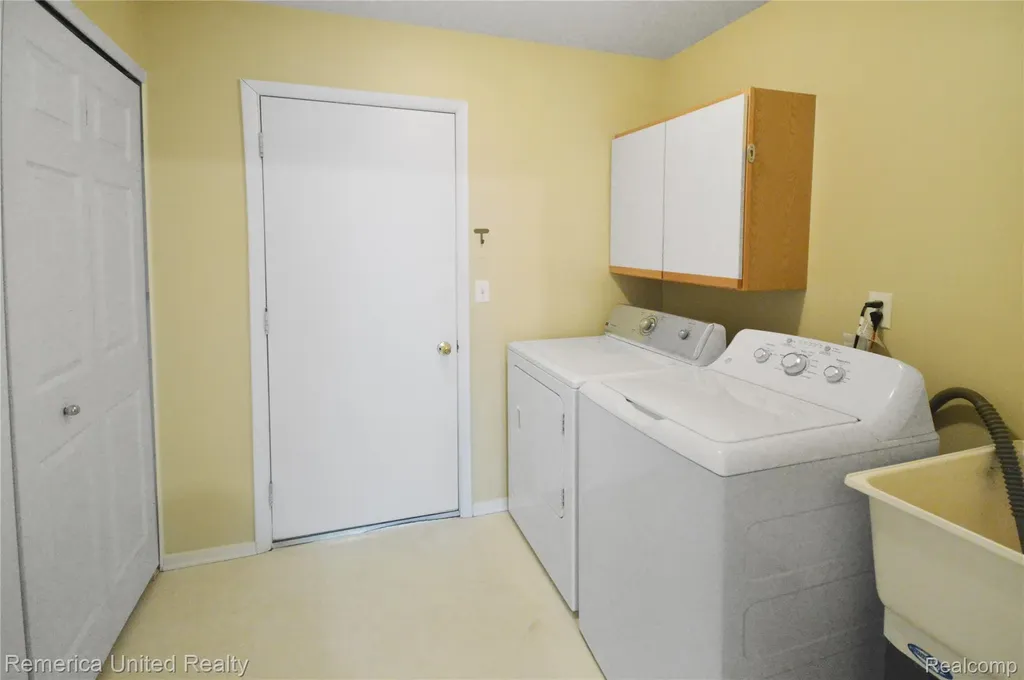 263 Whispering Hill Commerce Charter Township MI 48390
