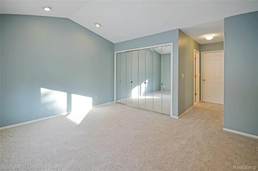263 Whispering Hill Commerce Charter Township MI 48390