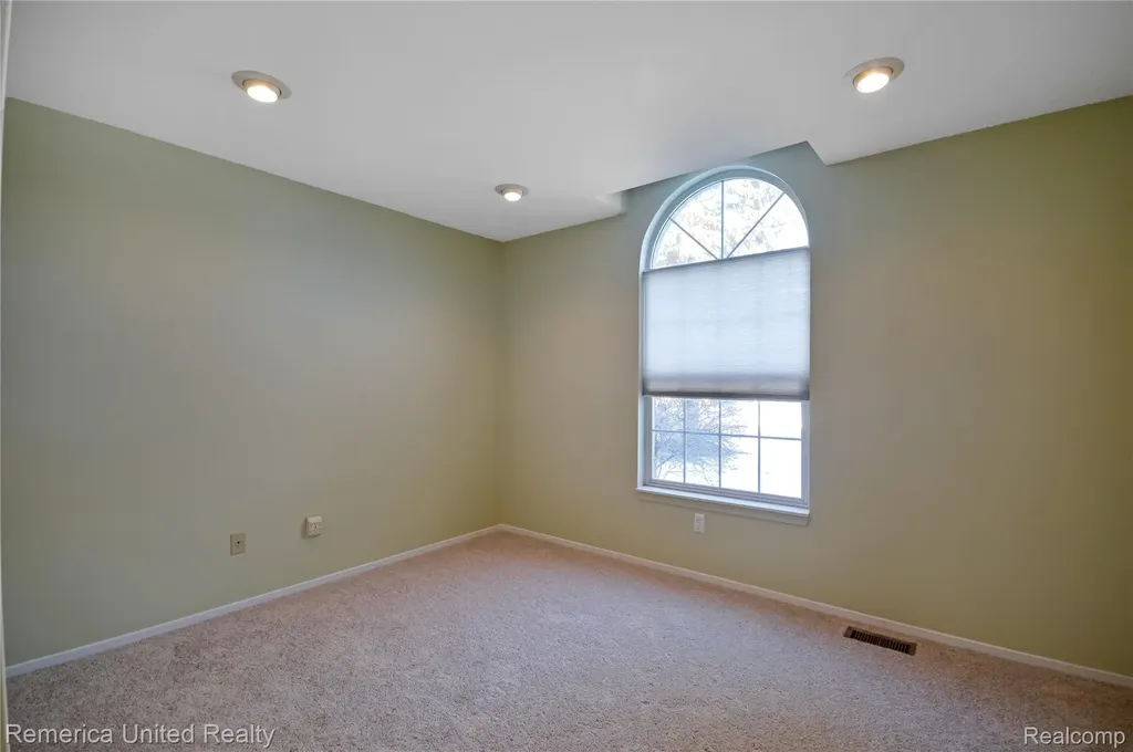 263 Whispering Hill Commerce Charter Township MI 48390