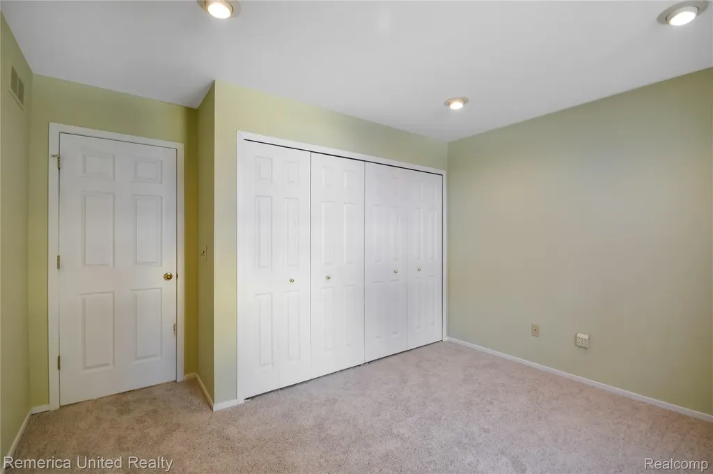 263 Whispering Hill Commerce Charter Township MI 48390