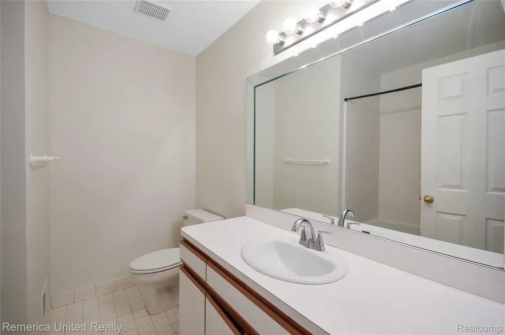 263 Whispering Hill Commerce Charter Township MI 48390